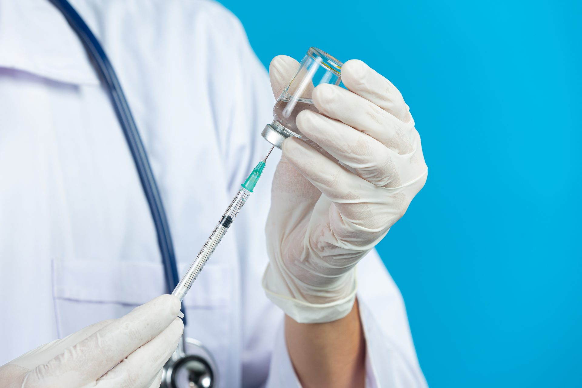 Read more about the article INFORMACJA PREZESA URPL Z 19 MARCA 2021 R. DOTYCZĄCA WYNIKÓW OCENY BEZPIECZEŃSTWA STOSOWANIA SZCZEPIONKI FIRMY ASTRAZENECA PRZEPROWADZONEJ PRZEZ EUROPEJSKĄ AGENCJĘ LEKÓW
