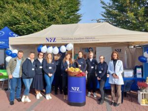 Read more about the article „Zdrowe życie” – akcja plenerowa realizowana przez Ministerstwo Zdrowia, Ministerstwo Aktywów Państwowych, NFZ, PZU i Naczelnej Izby Aptekarskiej pod patronatem Pary Prezydenckiej.